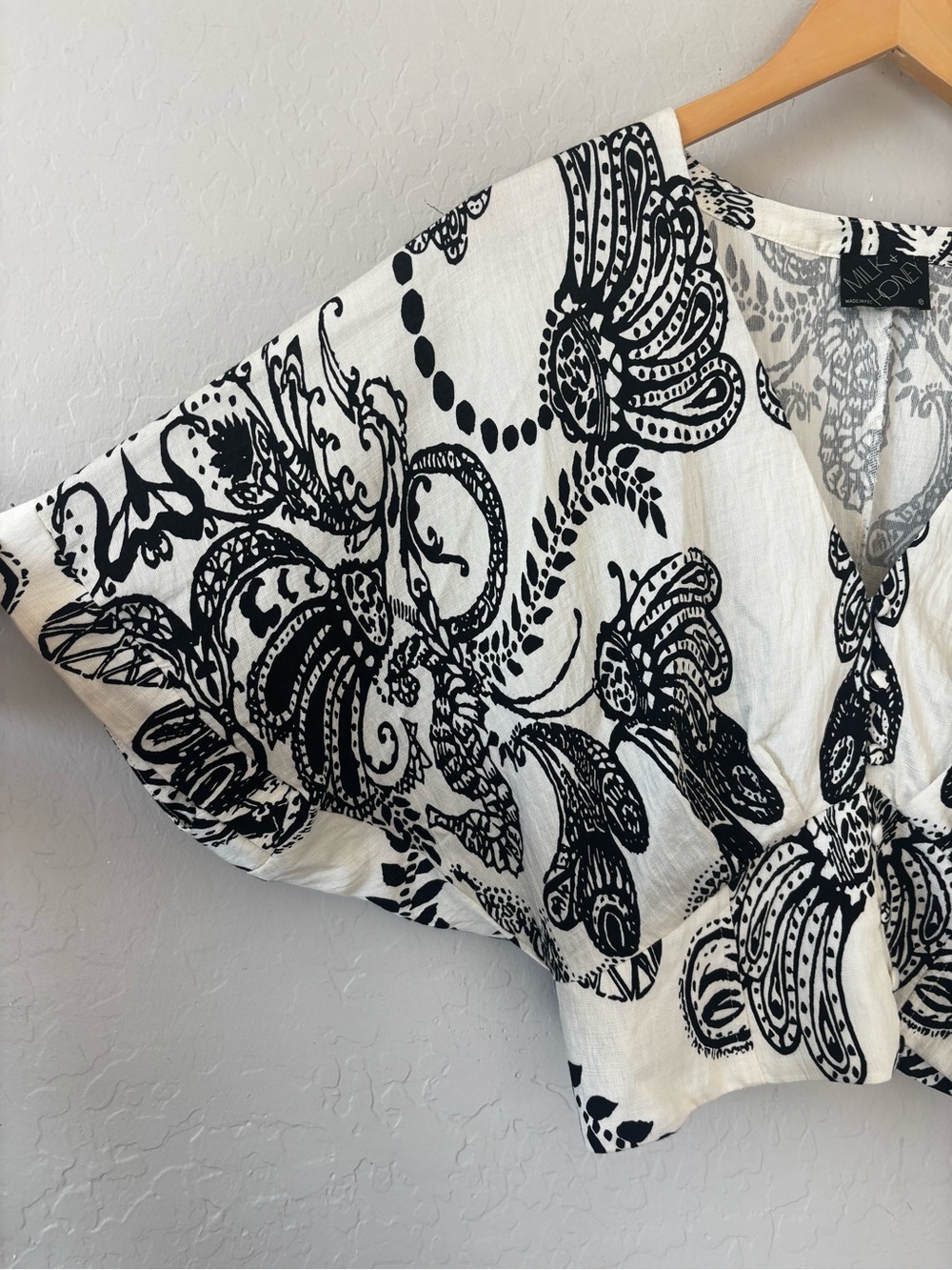 Milk & Honey Black & White Printed V-Neck Crop Blouse - Picture 3 of 7